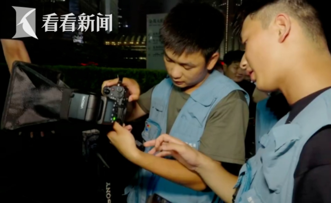 事发上海街头！有人突然躺下？警方官宣新举措：派出专业团队，爆火打卡点免费拍