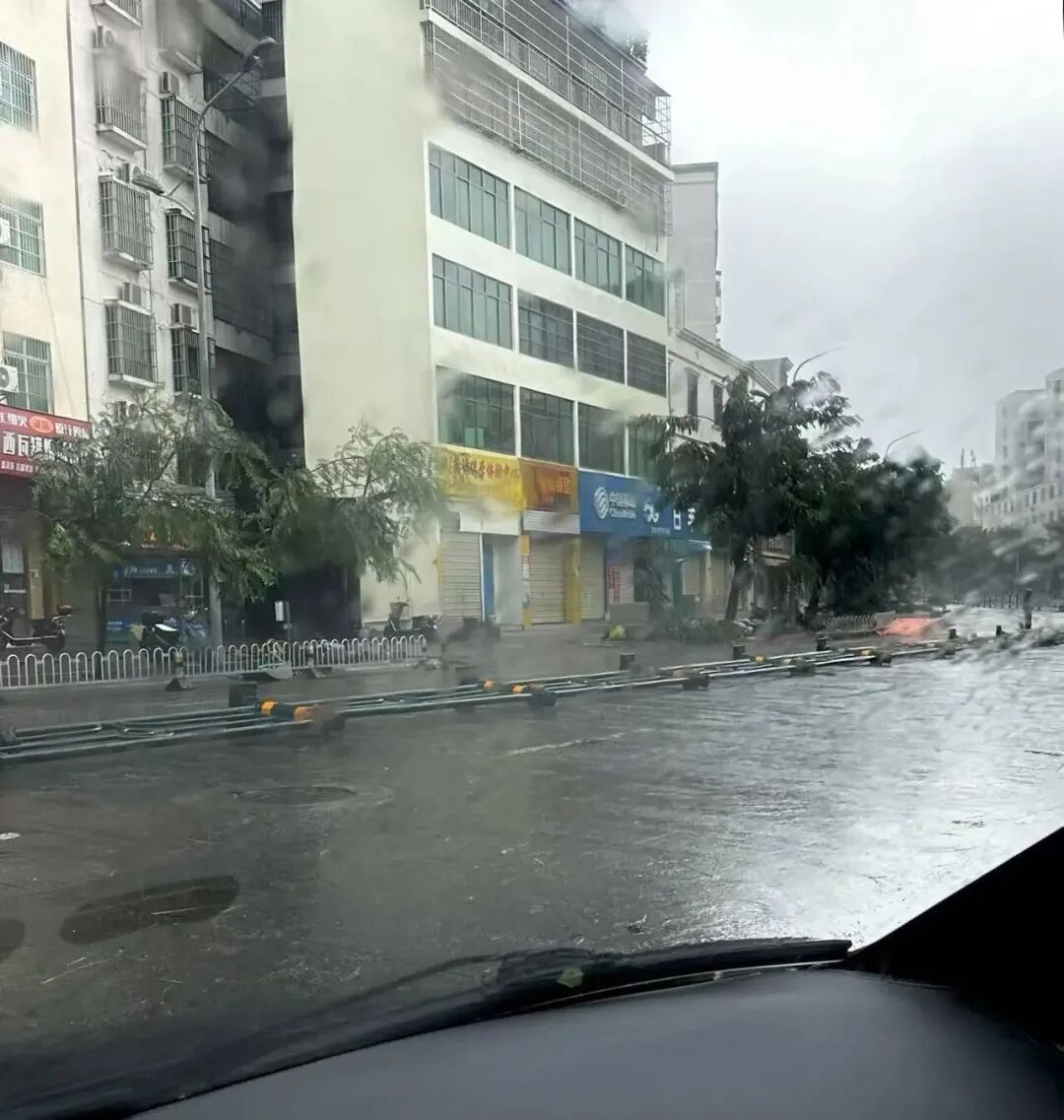 “六停”解除前，非必要不出门！