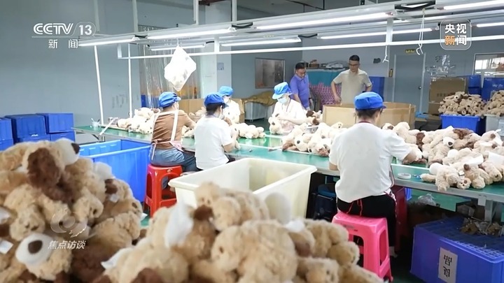 小玩偶撑起千亿大产业 中国潮玩全球“圈粉”