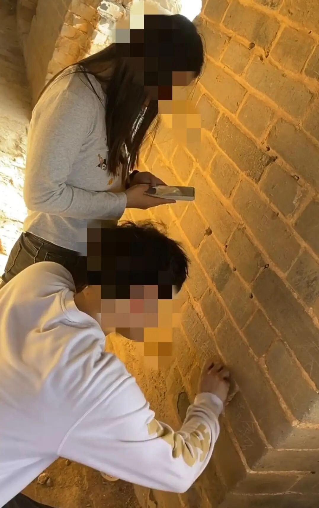 通报 | 北京警方：满某（男，26岁）、刘某某（女，21岁）被拘留