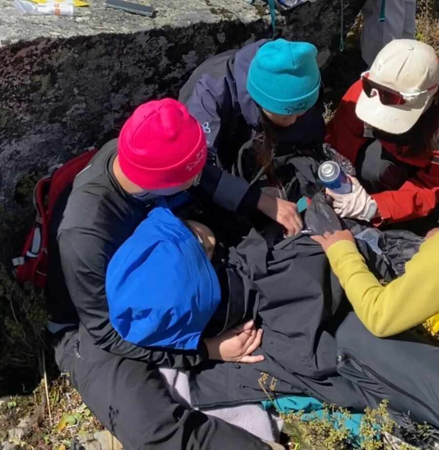 事发4300米高原，女孩高反失温，命悬一线！两位上海医生敏锐察觉，紧急施救