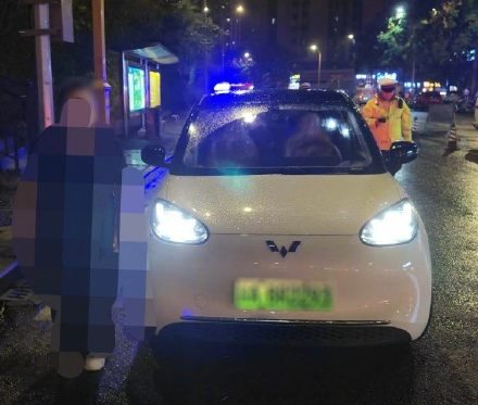 喝酒别开车！女子酒驾被查，驾驶证分被一次清零