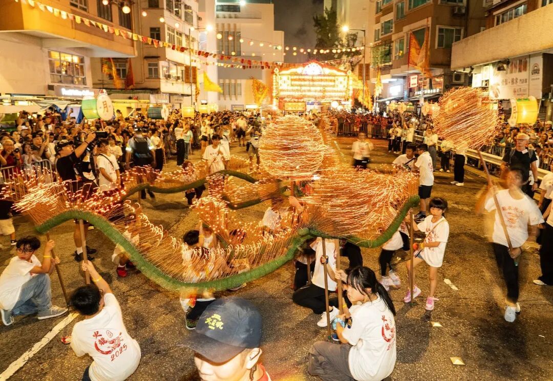 市面人气旺！香港开启“人人人人……”模式