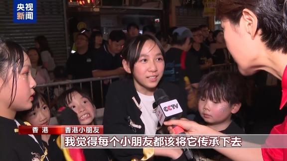 百年非遗庆团圆 香港市民舞火龙迎中秋