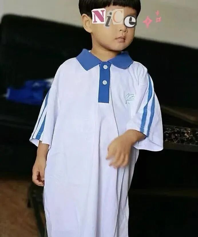 知名歌手穿深圳校服开唱！网友：这是我学长！