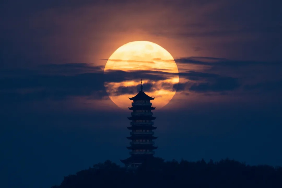 今年中秋，“超级月亮”来了！赏月攻略→
