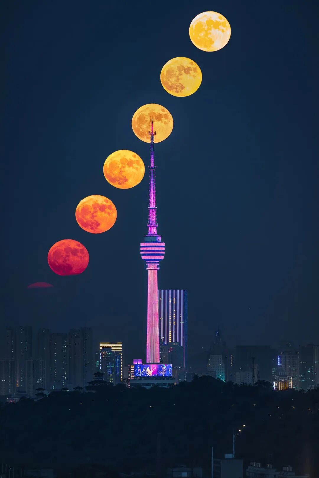 今年中秋，“超级月亮”来了！赏月攻略→