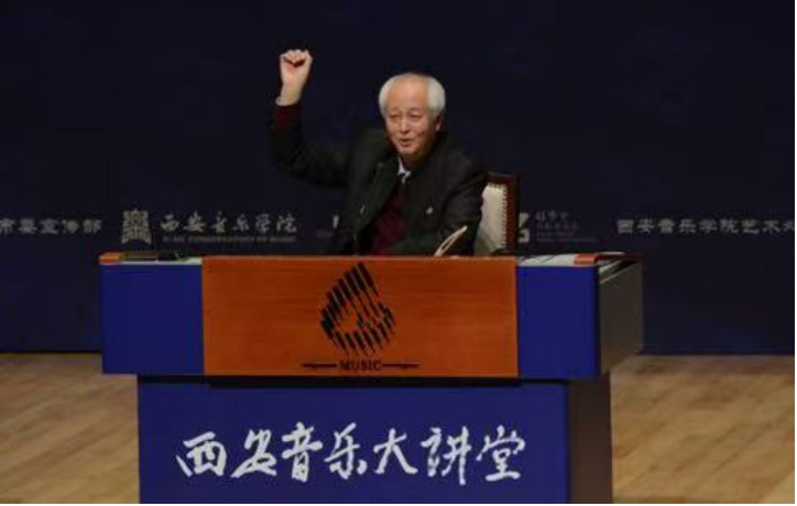 “妹妹你大胆地往前走”“大河向东流啊”……这些歌的作曲，是他→