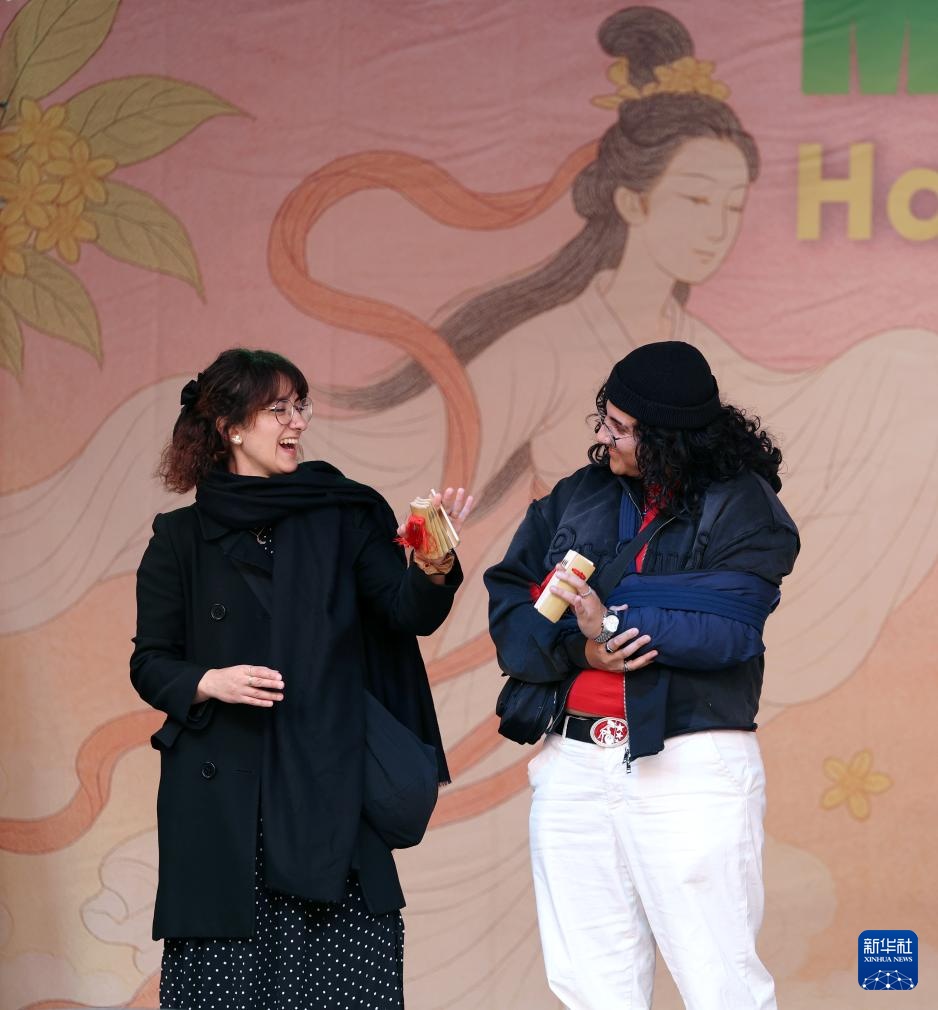 伦敦：中国城举行中秋节庆祝活动