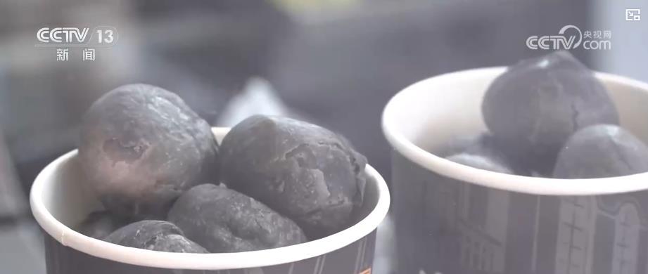 中秋月饼市场“热”力十足：特色风味受青睐 家乡味道寄托团圆情