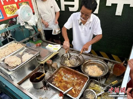 鸡排哥炒粉哥为何成假期顶流