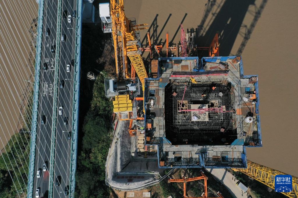 浙江：甬舟铁路桃夭门公铁两用大桥6号主塔顺利合拢