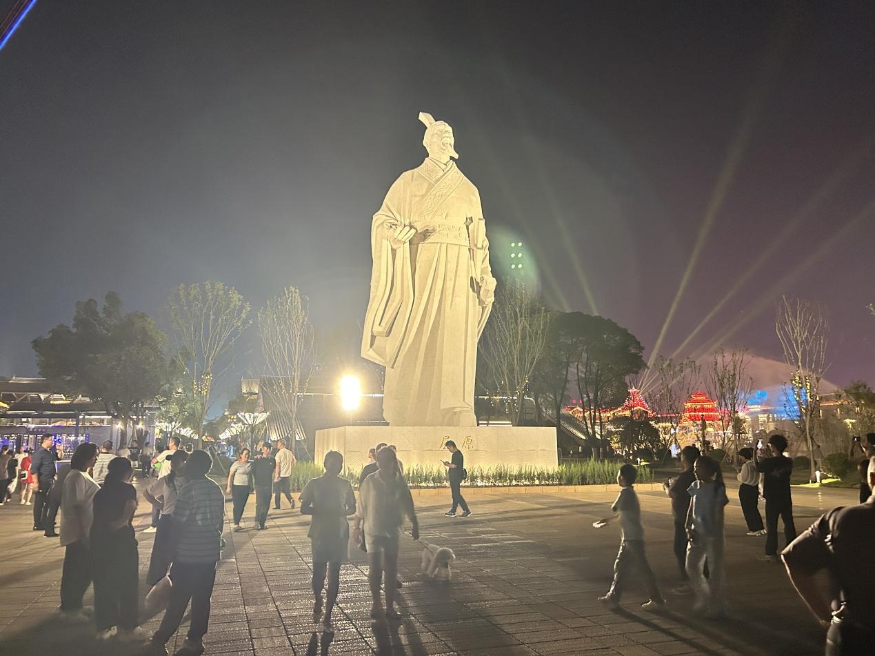 湖南怀化：“双节”假期前五天客流121.73万人次，营业收入1.12亿元