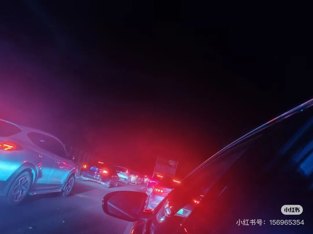 这些江西人，已经堵在路上了
