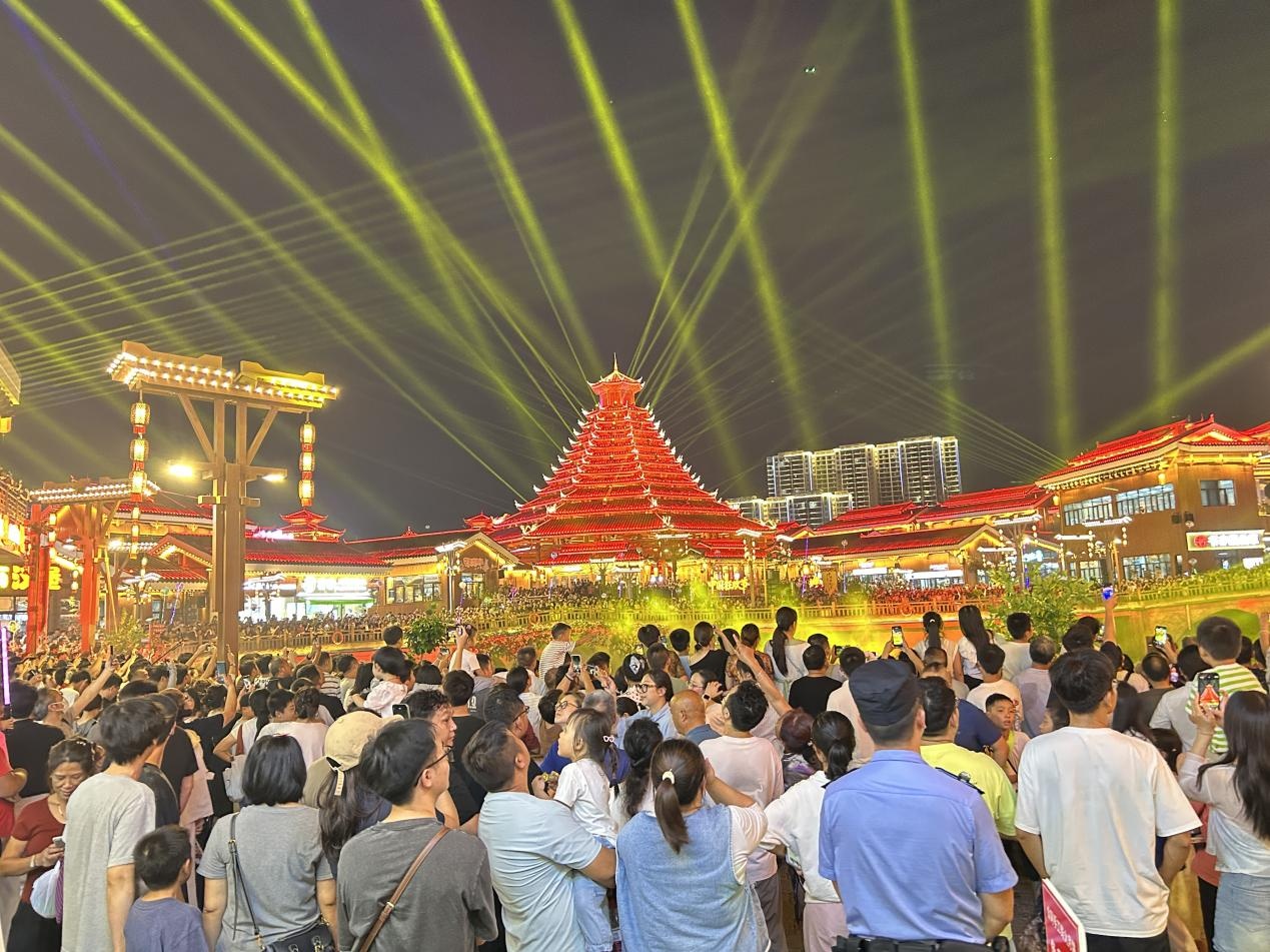 湖南怀化：“双节”假期前五天客流121.73万人次，营业收入1.12亿元