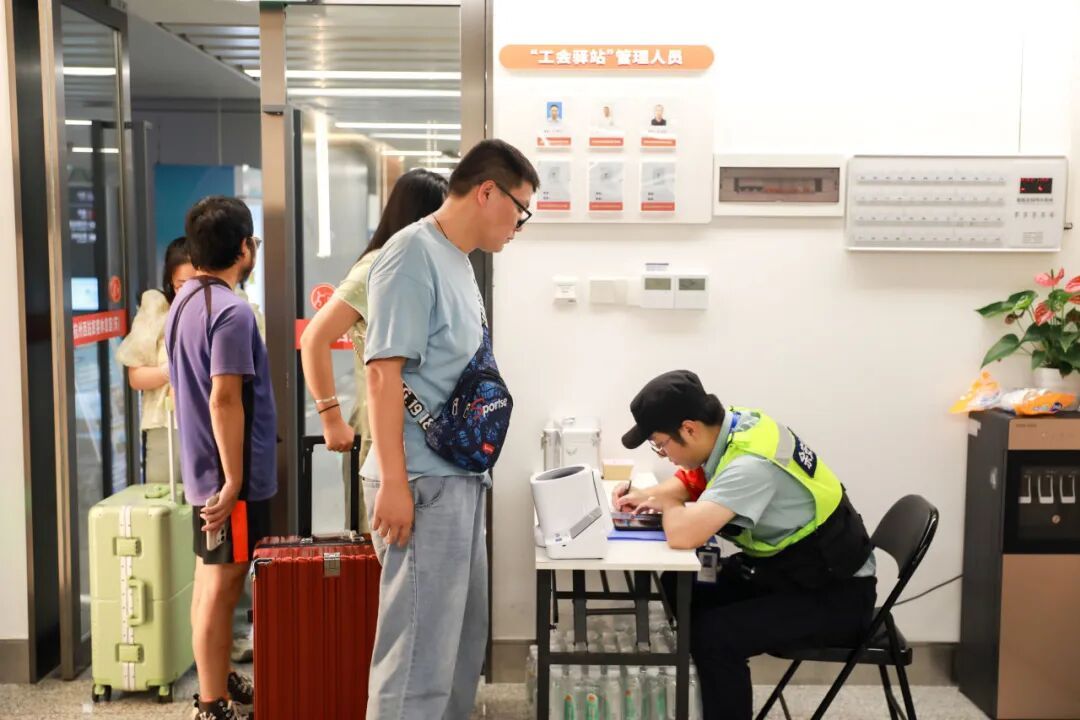 返程旅客注意!杭州东站、西站开启通宵运营 返程旅客注意!杭州东站、西站开启通宵运营