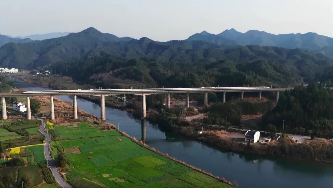 返程高峰提前！长三角铁路增开399列客车，自驾出行安全提示请收好
