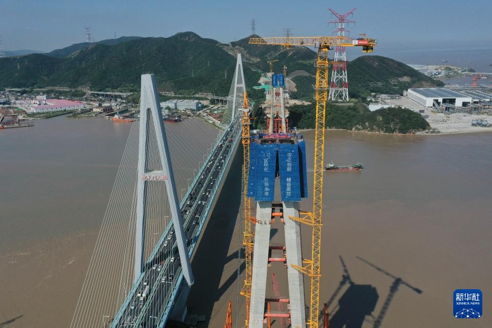 浙江：甬舟铁路桃夭门公铁两用大桥6号主塔顺利合拢