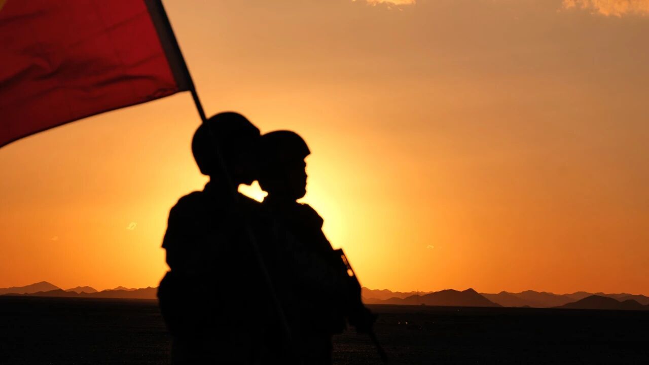 夕阳下，这是属于中国军人的独特浪漫！