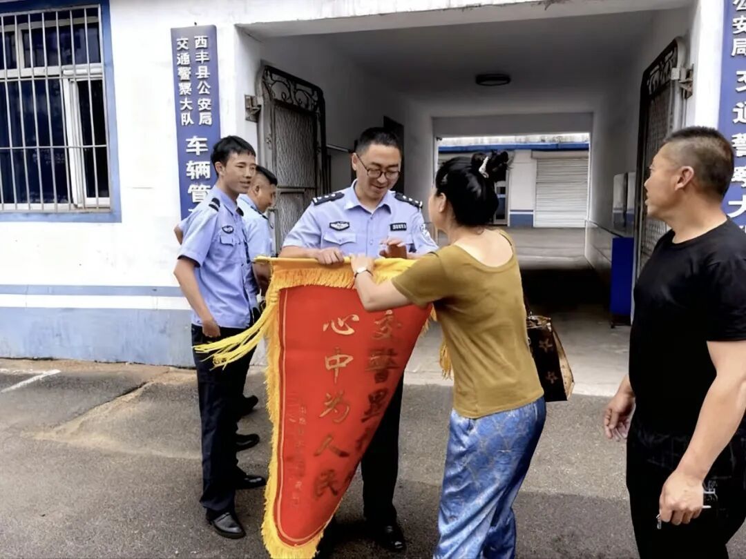 想带儿子去旅游的交警，永远失约了……