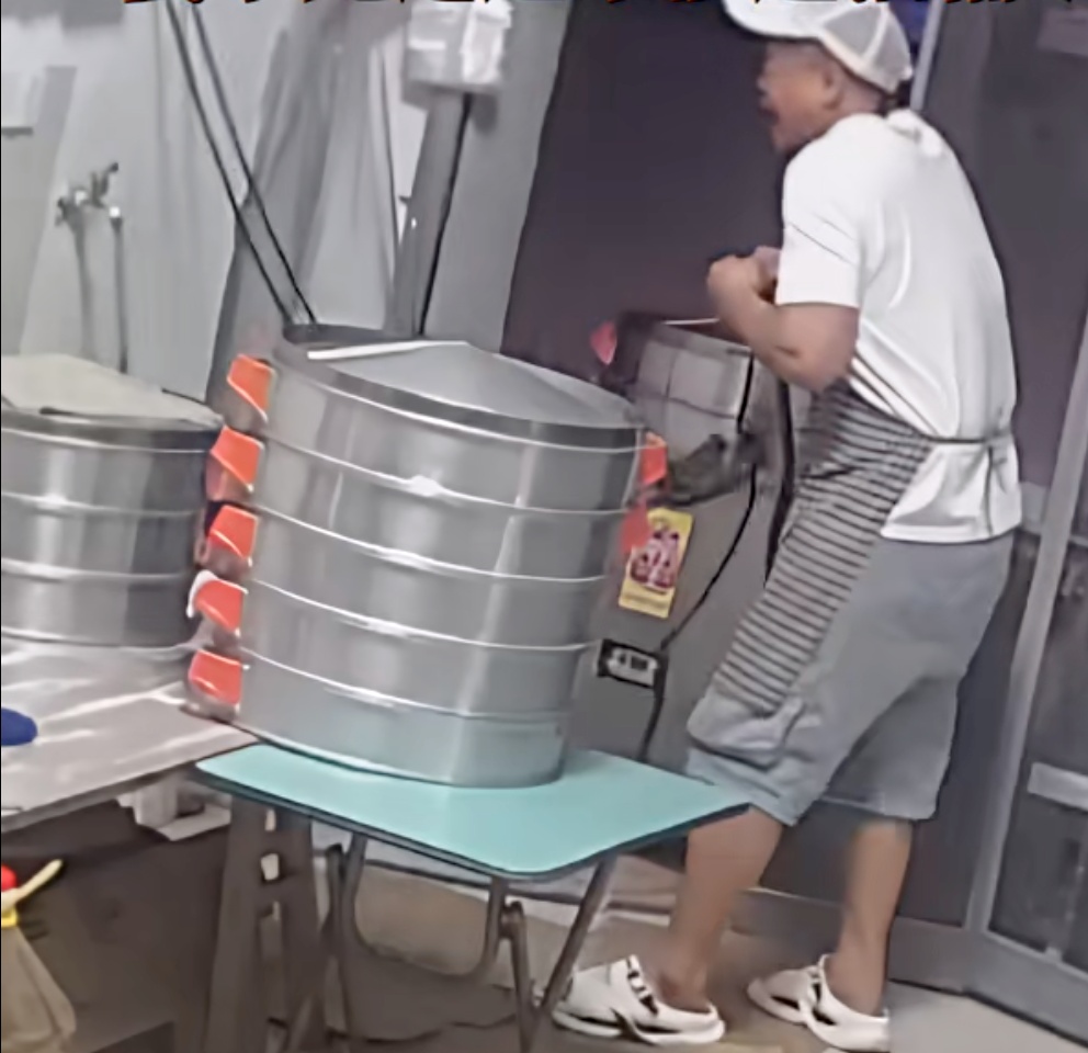 一个油桶救了一条命！记住这5字诀，关键时刻能保命