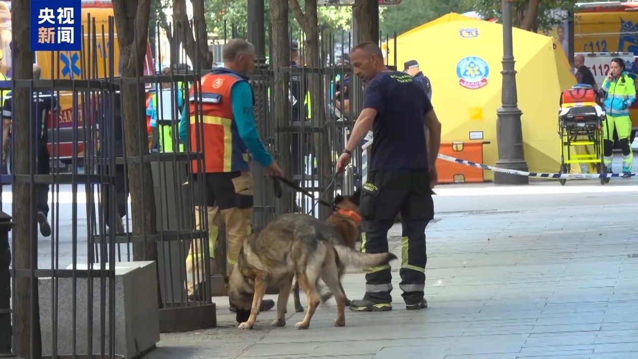 西班牙马德里市中心一建筑坍塌 两人死亡
