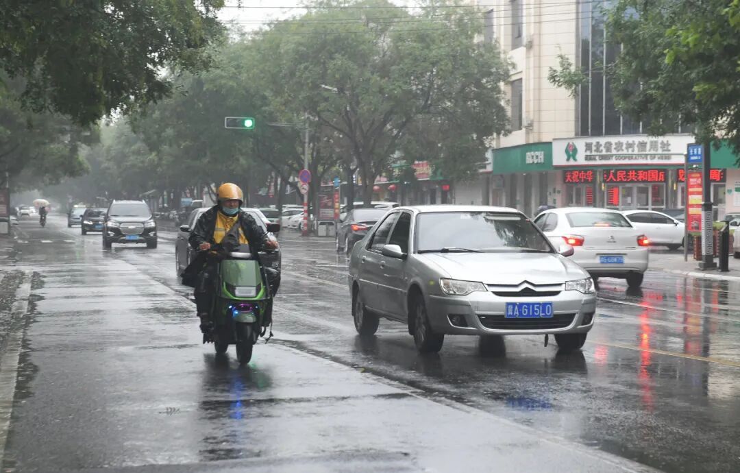 气温骤降14℃！大暴雨！多地机场或受影响！紧急提醒→