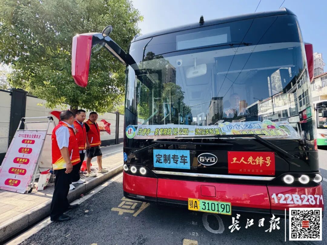 暴增10多倍!武汉这条公交突然火了,大批人赶来坐 暴增10多倍!武汉这条公交突然火了,大批人赶来坐