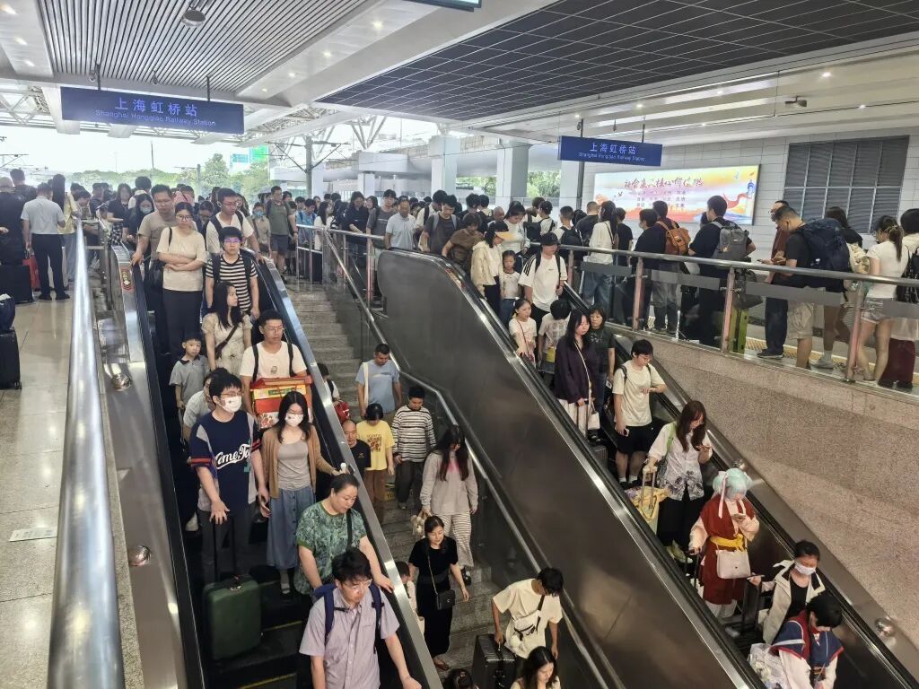 返程客流最高峰！超83万人今天经铁路返回上海，这5条轨交线路继续加开定点加班车→