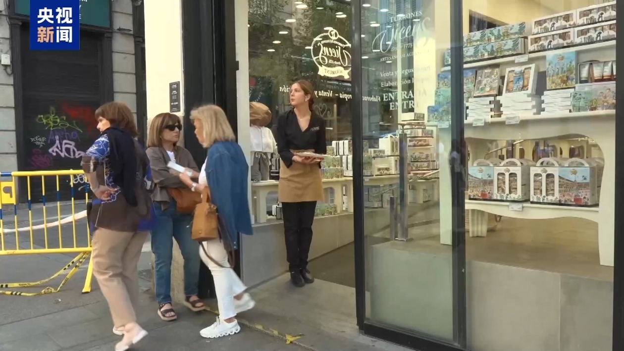 西班牙马德里市中心一建筑坍塌 两人死亡