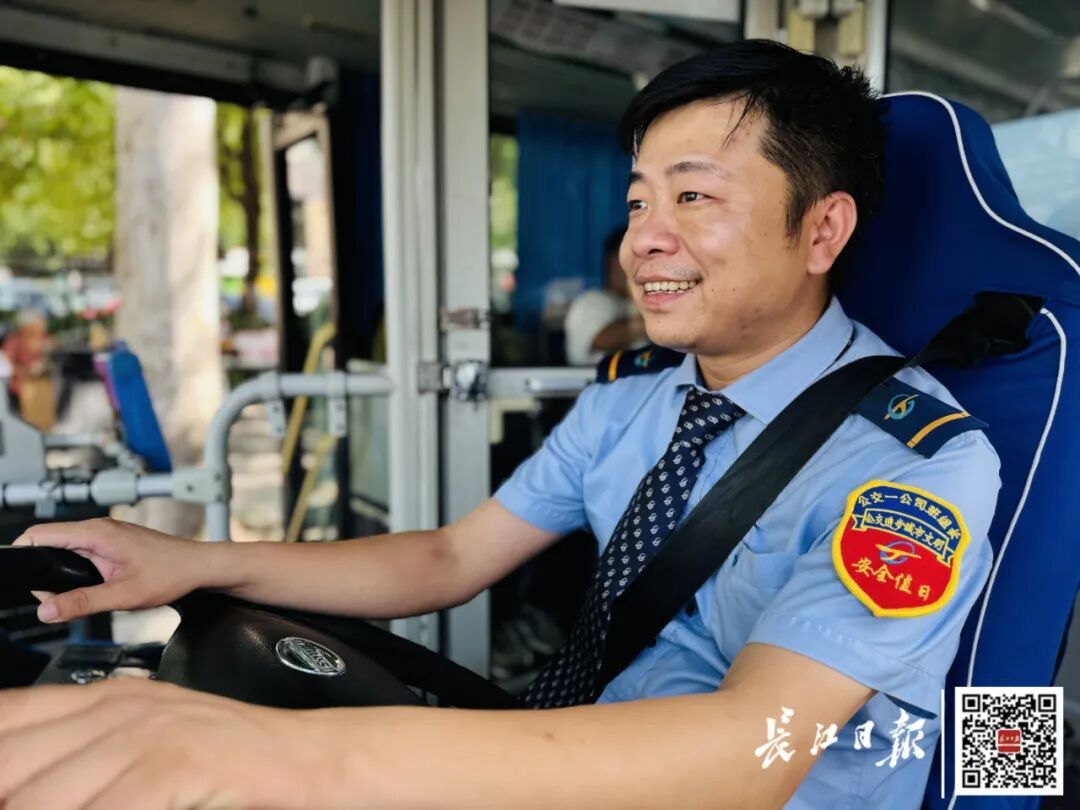 暴增10多倍!武汉这条公交突然火了,大批人赶来坐 暴增10多倍!武汉这条公交突然火了,大批人赶来坐