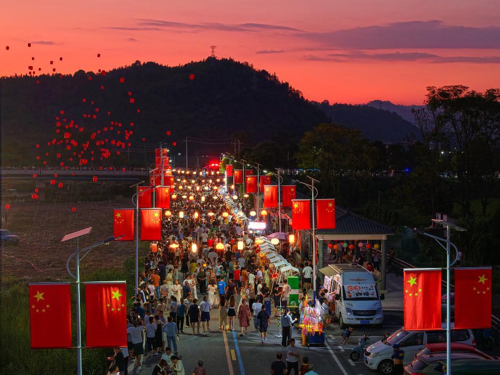 文博赋能与新消费破圈彰显中国黄金周文旅经济活力