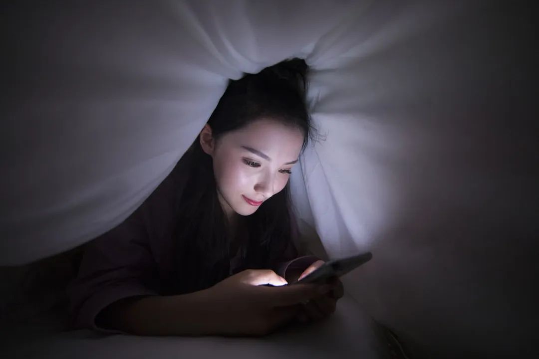 这样睡觉的人，血糖、血管、心脏都“受伤”，很多人都中招了