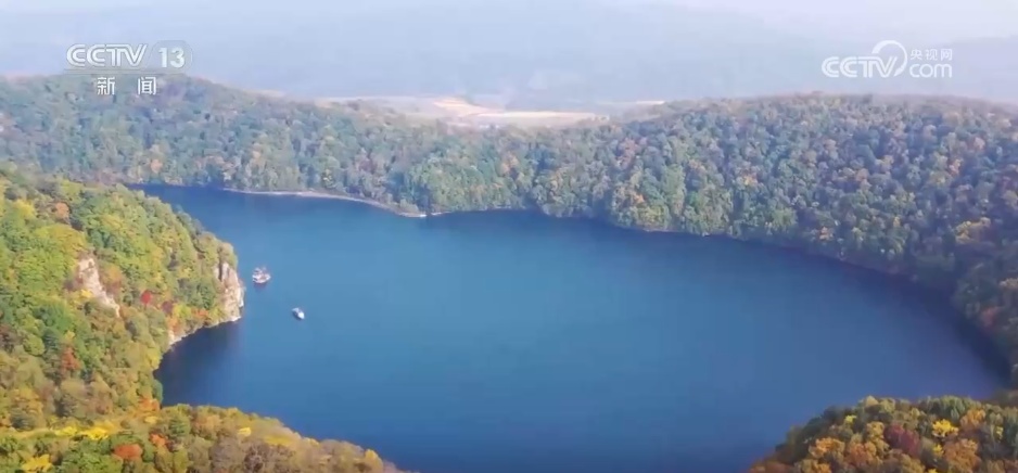 露染山河秋意浓，一幅长卷带你看浓墨重彩的秋日美景