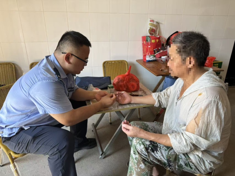 DNA比对成功，就是他！离家34载的小杰终于与亲生父母相认