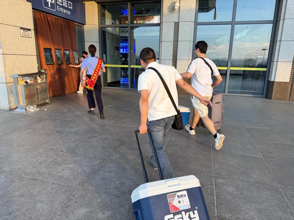 吉首东站上演“3分钟”生命接力，器官移植团队奔赴长沙救三人