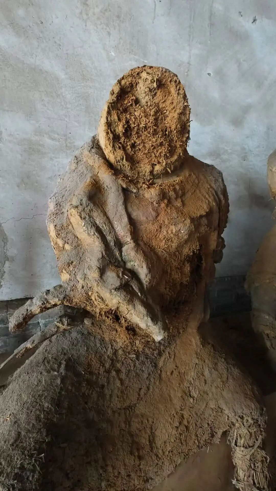 山西网红神像“小土豆”半张脸没了？ 当地文保中心回应