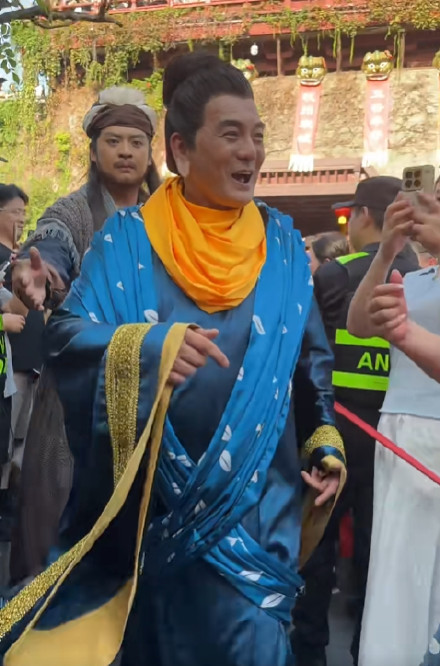 多地景区现香港“老戏骨”再就业：“鸠摩智”玩快闪，江华、黎耀祥再扮经典角色