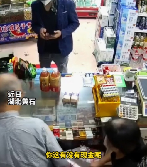 扫码支付有“商机”？他骗钱又骗物......民警：刑拘！