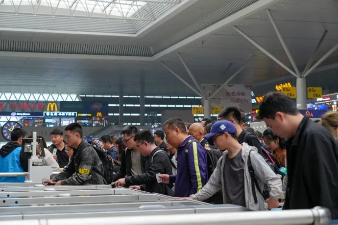 104.8万人!郑州铁路创单日旅客发送量历史新高 104.8万人!郑州铁路创单日旅客发送量历史新高