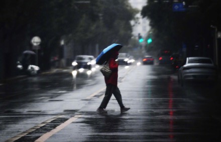 北京秋雨连下超36小时 最高气温或打破10月上旬最低纪录