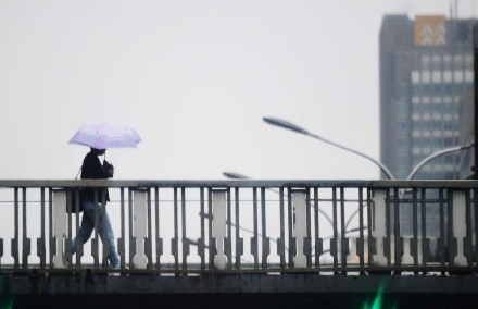 北京秋雨连下超36小时 最高气温或打破10月上旬最低纪录