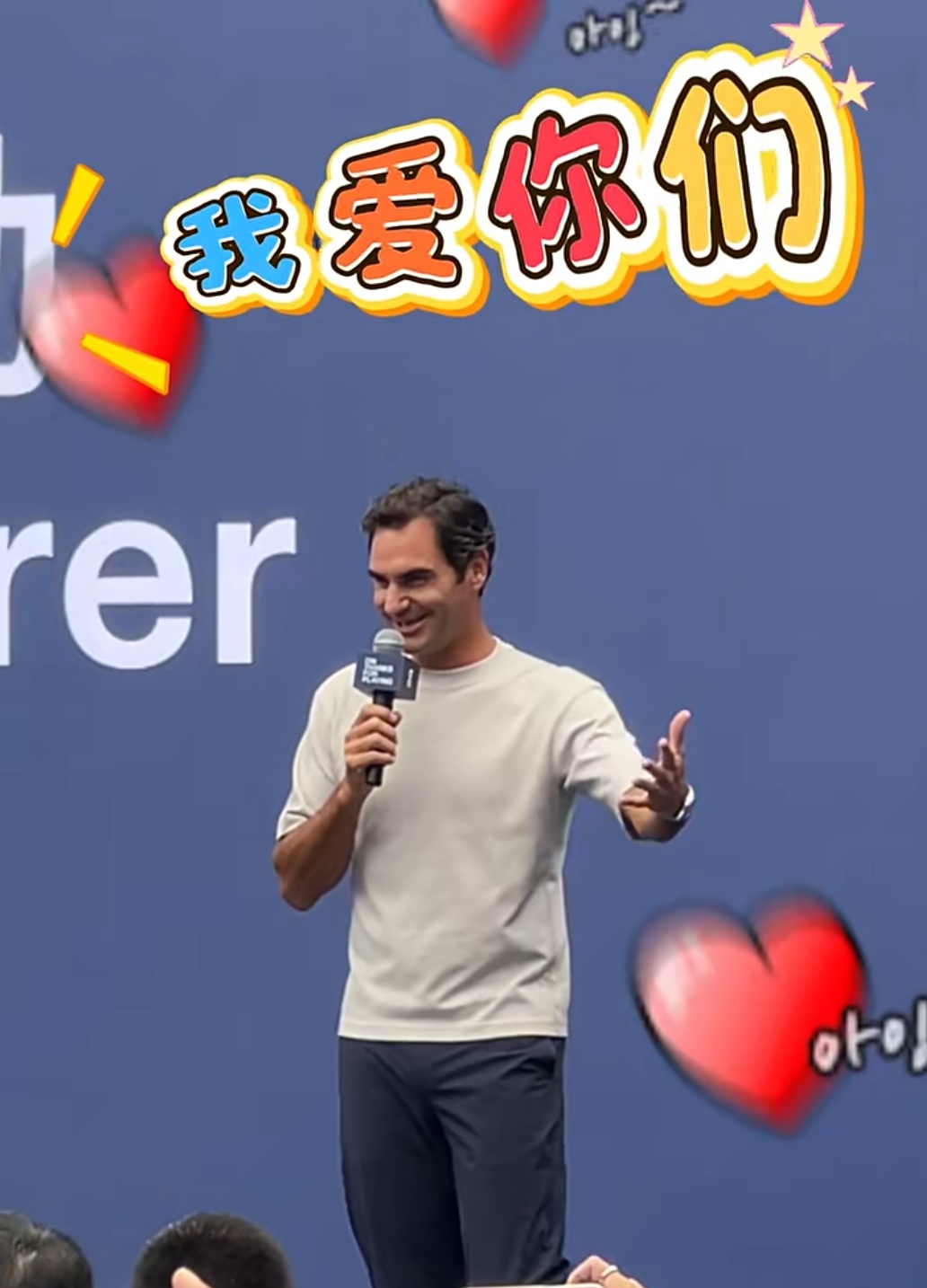 周杰伦带昆凌在上海“追星”！网友：我追你，你追他...