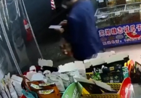 扫码支付有“商机”？他骗钱又骗物......民警：刑拘！