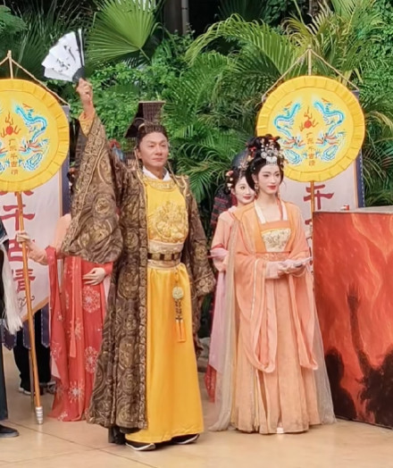 多地景区现香港“老戏骨”再就业：“鸠摩智”玩快闪，江华、黎耀祥再扮经典角色