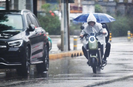 北京秋雨连下超36小时 最高气温或打破10月上旬最低纪录