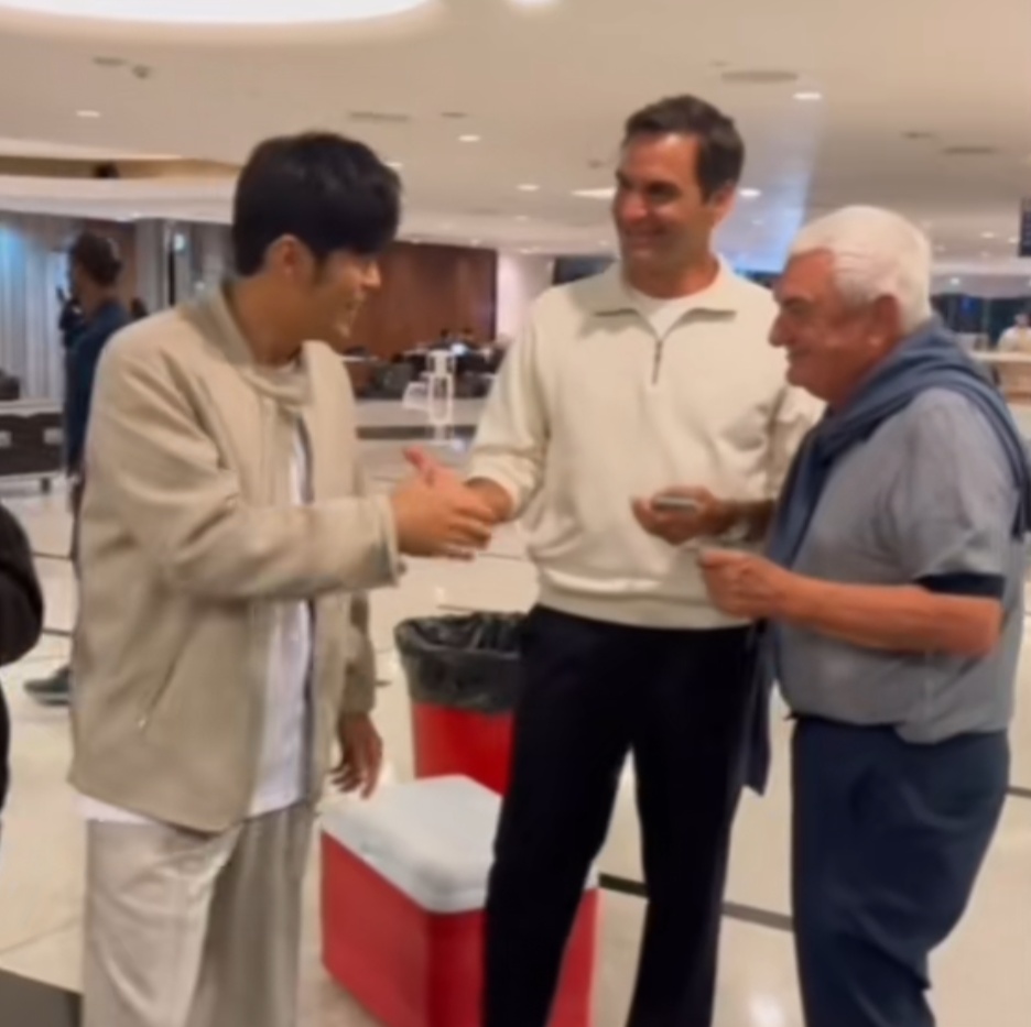 周杰伦带昆凌在上海“追星”！网友：我追你，你追他...