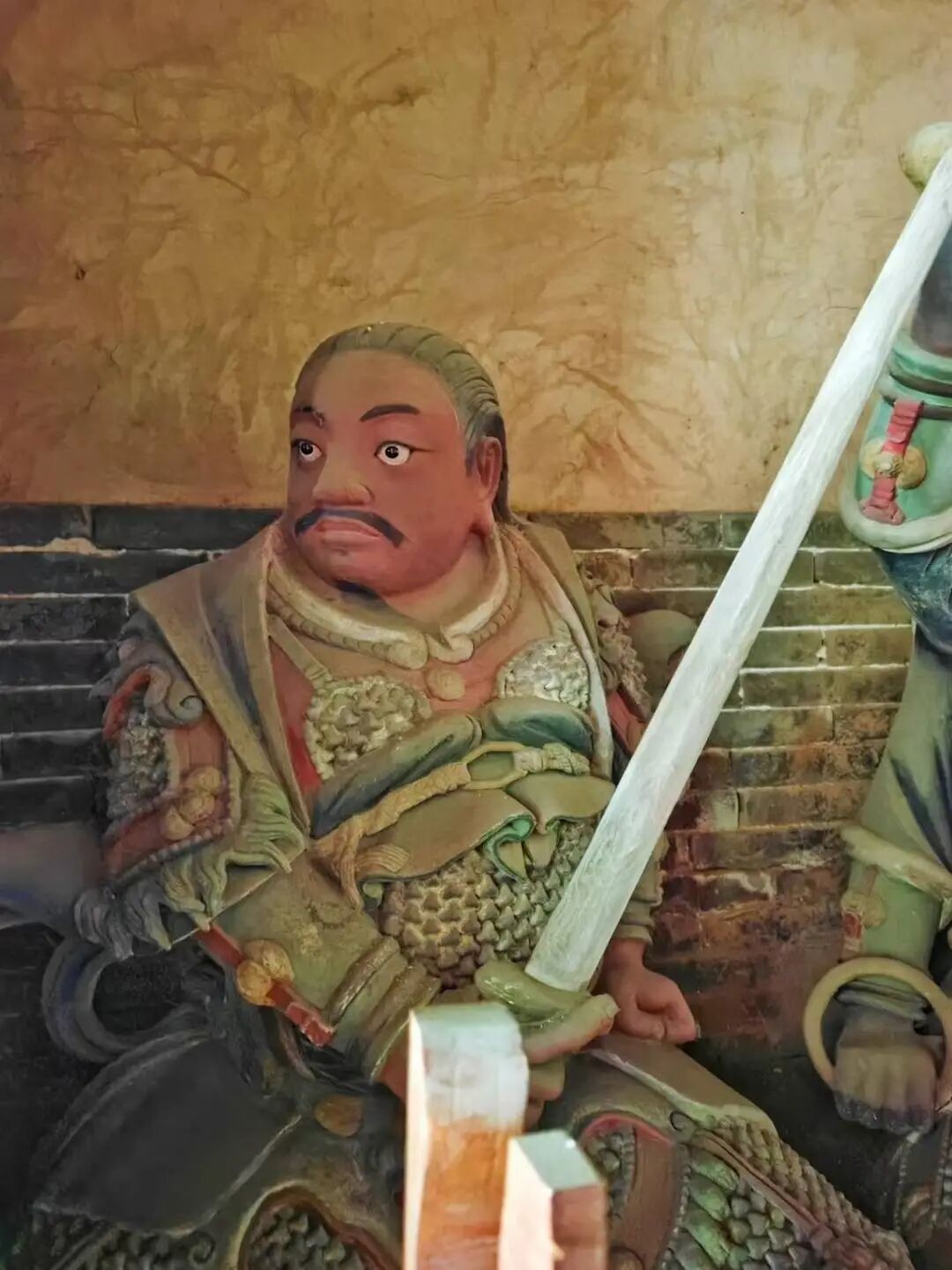 山西网红神像“小土豆”半张脸没了？ 当地文保中心回应