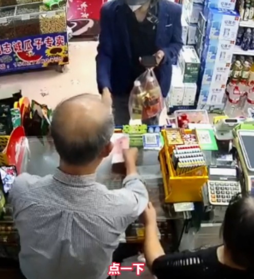 扫码支付有“商机”？他骗钱又骗物......民警：刑拘！