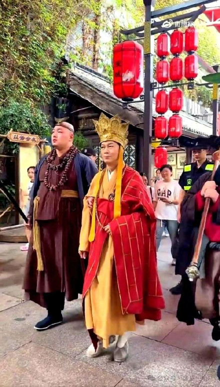 多地景区现香港“老戏骨”再就业：“鸠摩智”玩快闪，江华、黎耀祥再扮经典角色